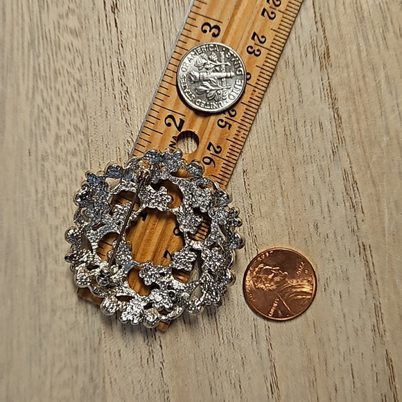 Silvertone floral wreath brooch pin blue pink rhinestones lapel collar travel - Picture 4 of 5